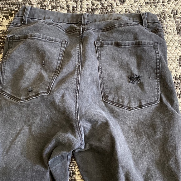 Black skinny jeans from NO BOUNDARIES - Picture 2 of 4